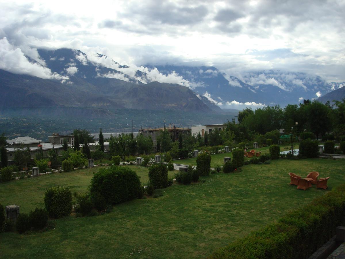 Gilgit Serena Hotel Bagian luar foto