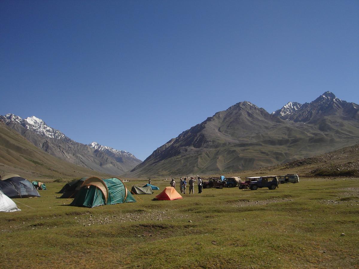 Gilgit Serena Hotel Bagian luar foto
