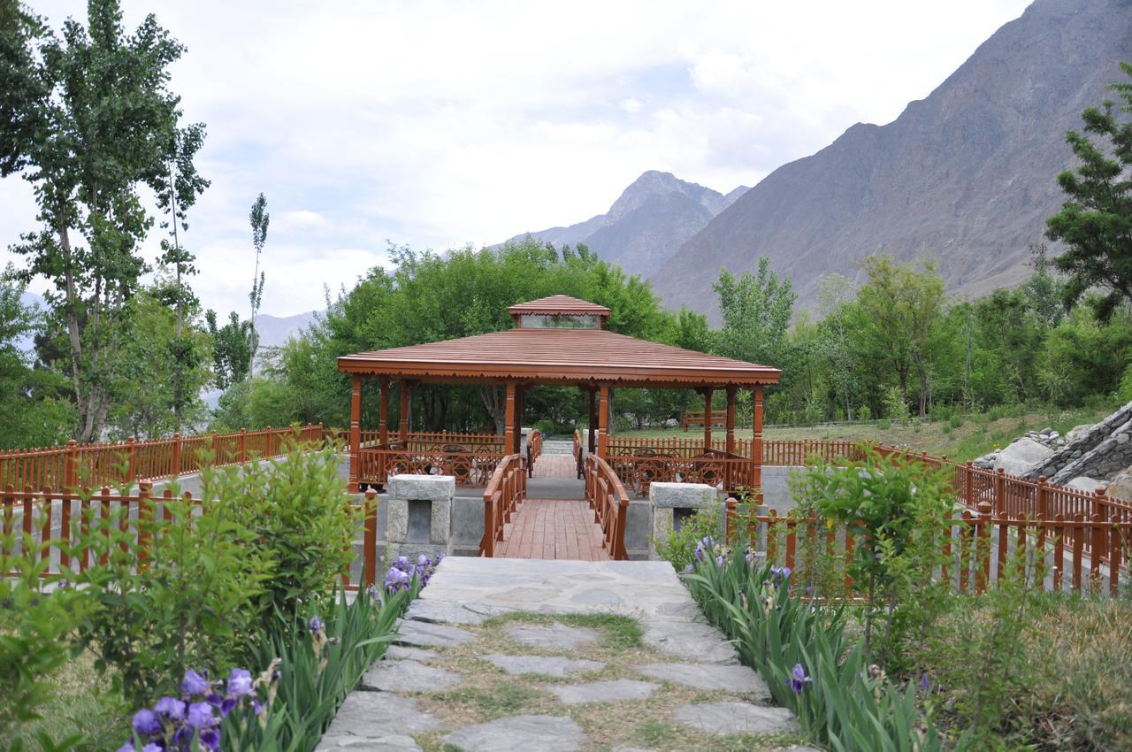 Gilgit Serena Hotel Bagian luar foto