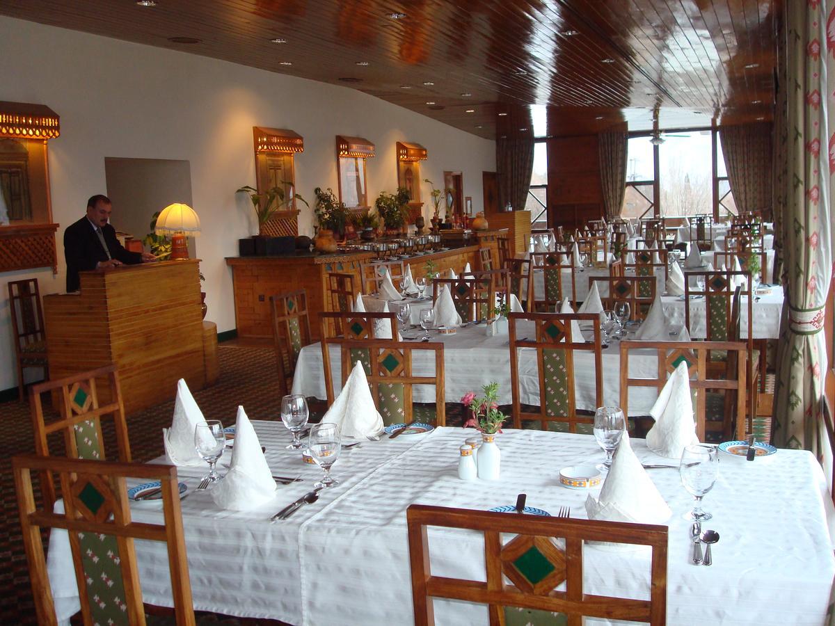Gilgit Serena Hotel Bagian luar foto