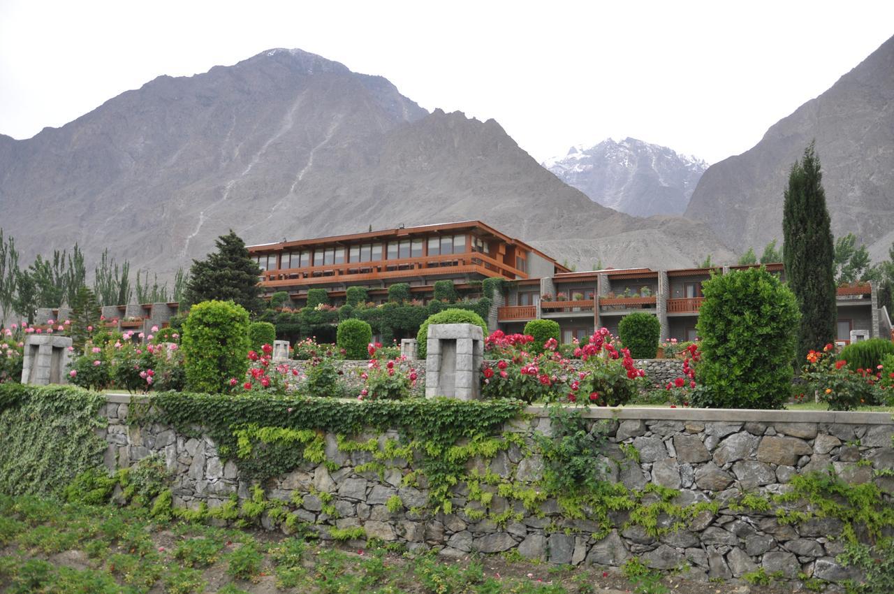 Gilgit Serena Hotel Bagian luar foto