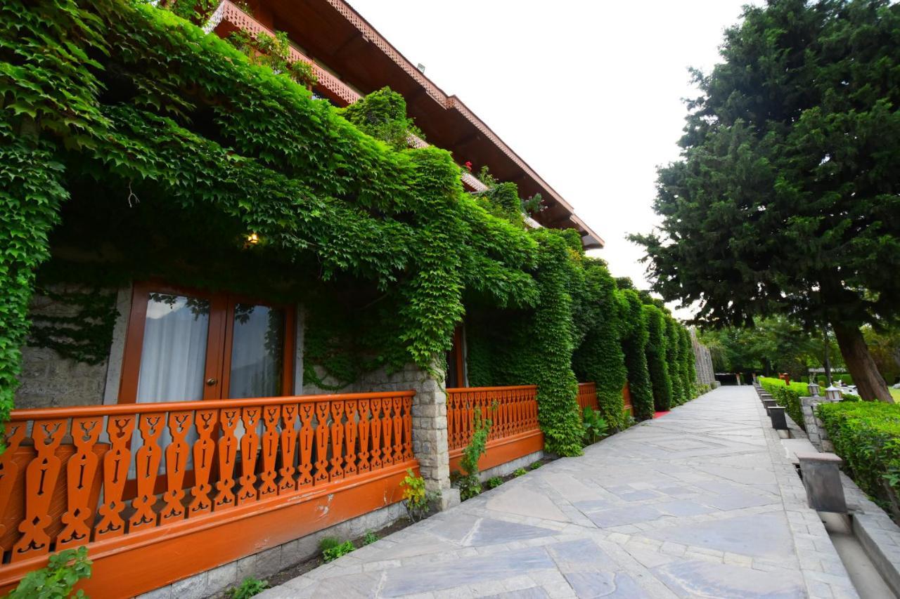 Gilgit Serena Hotel Bagian luar foto