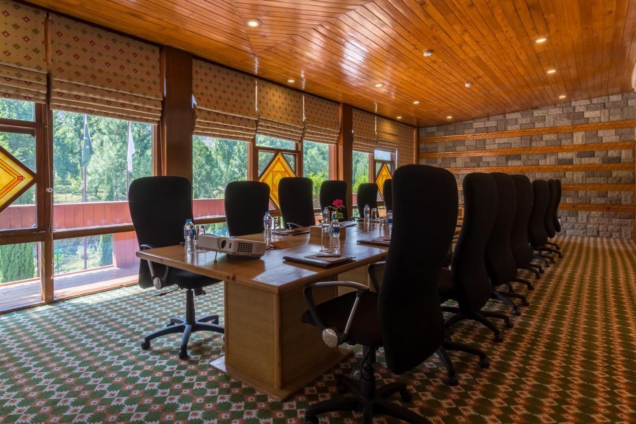 Gilgit Serena Hotel Bagian luar foto